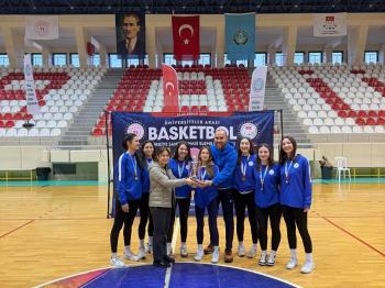 Üniversitemiz Kadın Basketbol Takımı Kupayla Döndü
